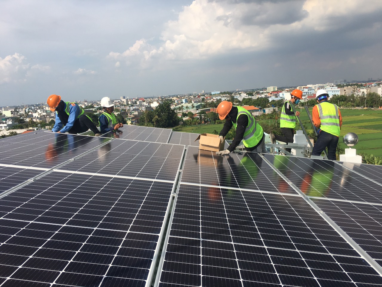 Lắp ráp 20kwp áp mái nhà Mr Hải Q12 TpHCM.